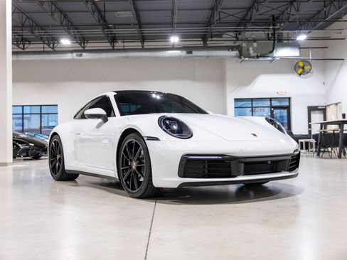Used 2022 Porsche 911 Carrera image 3