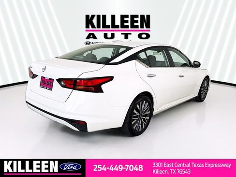 Used 2025 Nissan Altima 2.5 SV FWD image 8