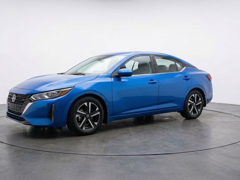 Used 2025 Nissan Sentra SV image 3