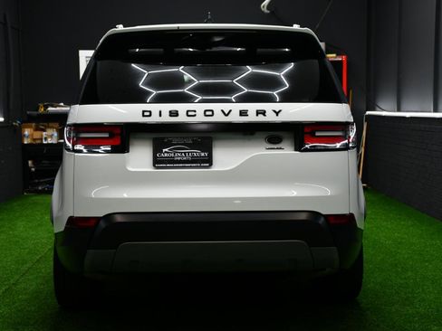Used 2018 Land Rover Discovery HSE AWD/4WD image 3