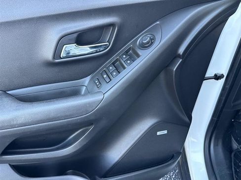 Used 2015 Chevrolet Trax LT w/ LT Sun and Sound Package FWD image 15