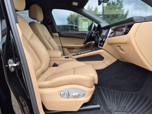 Certified 2023 Porsche Macan S AWD/4WD image 25