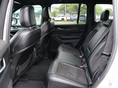 Used 2023 Jeep Grand Cherokee Altitude AWD/4WD image 24