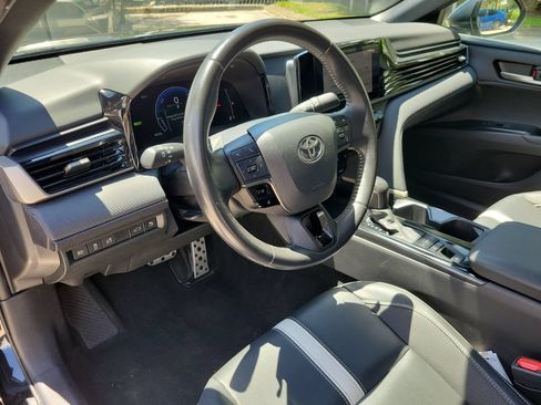 Used 2025 Toyota Camry SE FWD image 16
