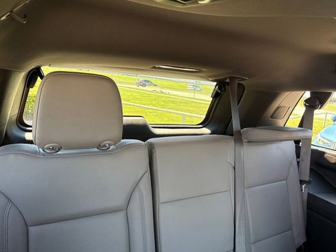 Used 2022 Chevrolet Tahoe Z71 w/ Luxury Package AWD/4WD image 41