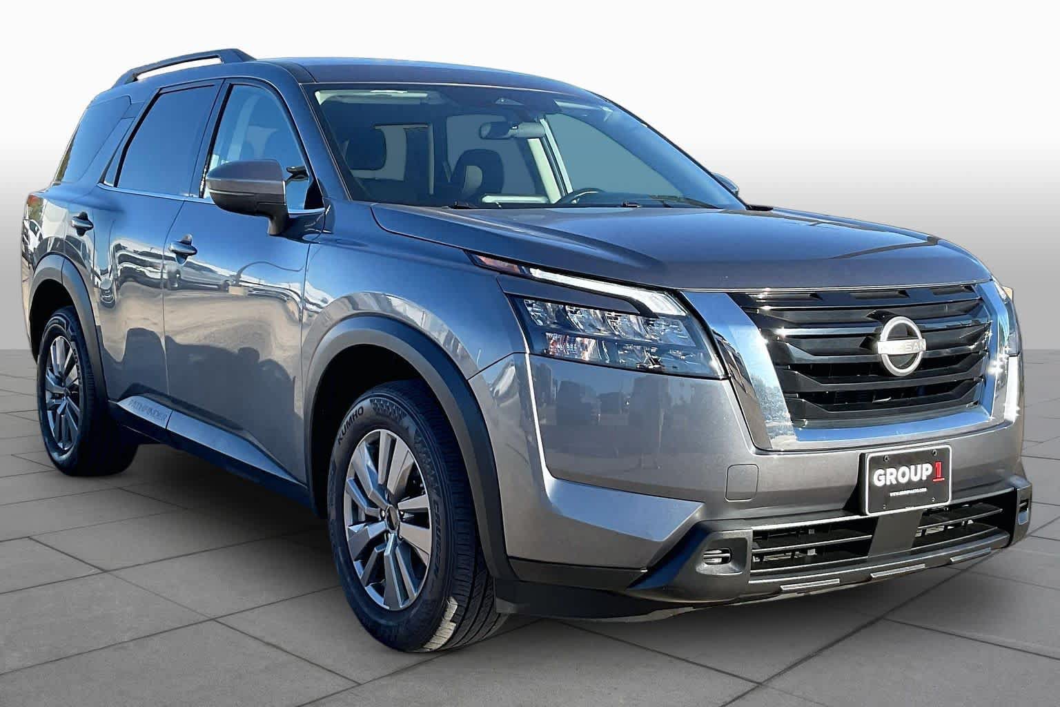 Used 2025 Nissan Pathfinder SV AWD/4WD image 3