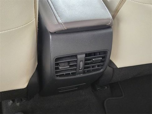 Used 2024 Toyota Corolla Cross XLE image 16