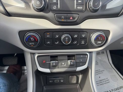 Used 2022 GMC Terrain SLT w/ Tech Package image 24