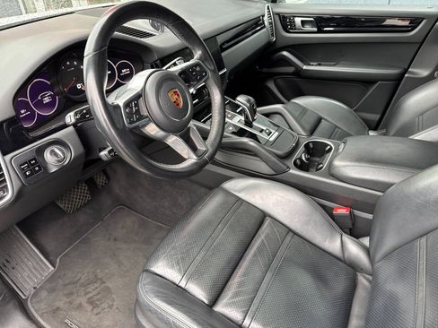Used 2021 Porsche Cayenne image 9