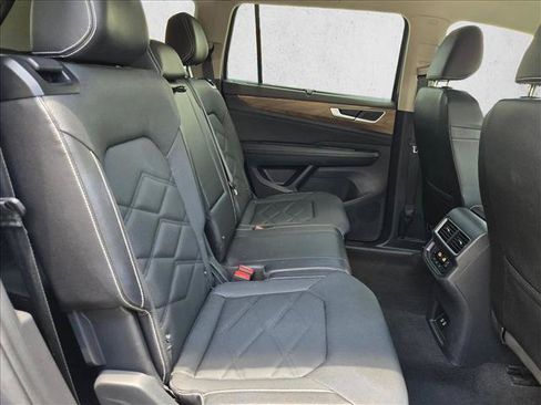 Used 2025 Volkswagen Atlas SE FWD image 20