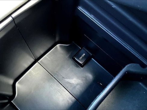 Used 2017 Toyota Highlander Limited Platinum image 31