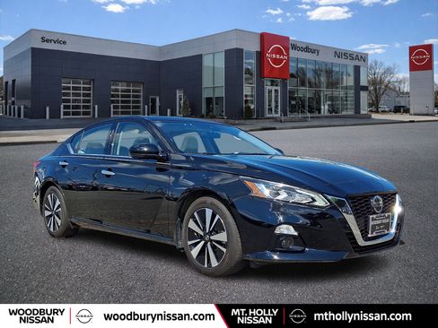 Certified 2022 Nissan Altima 2.5 SL FWD image 1