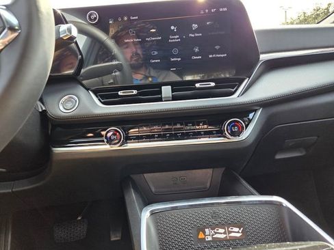 New 2026 Chevrolet Equinox LT w/ Convenience Package II AWD/4WD image 25