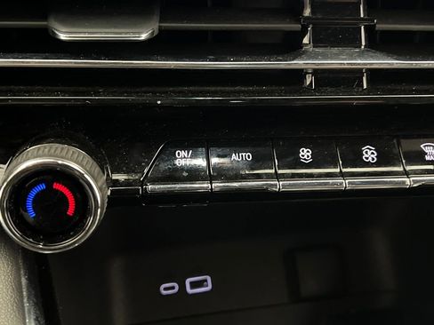 Used 2024 Chevrolet Traverse LT image 57