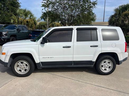 Used 2017 Jeep Patriot Sport FWD image 2