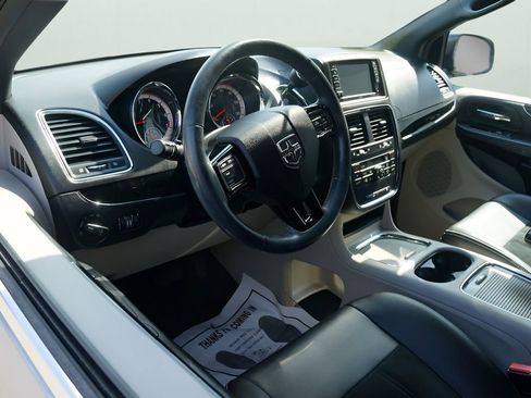 Used 2017 Dodge Grand Caravan SXT w/ Driver Convenience Group FWD image 13