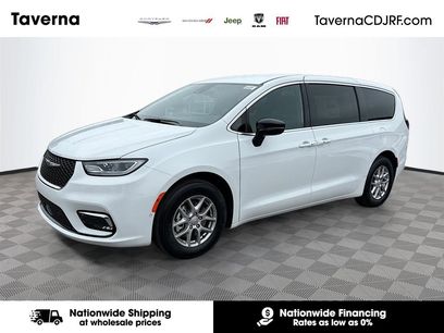 New 2026 Chrysler Pacifica Select