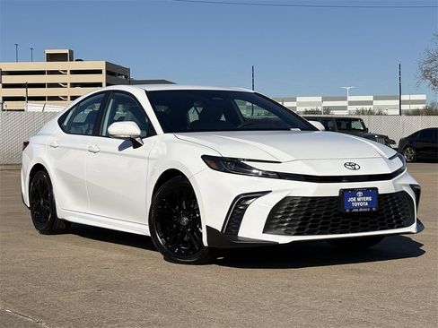 Certified 2026 Toyota Camry SE image 2
