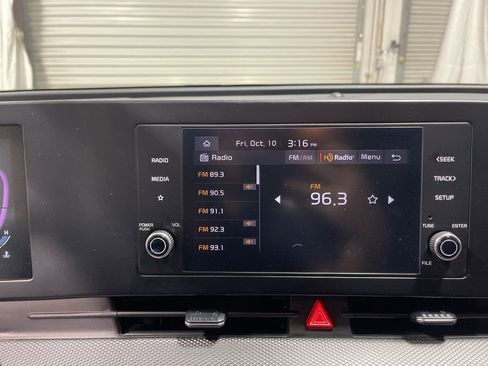 Used 2024 Kia Sportage LX image 32