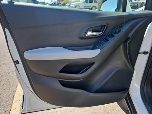 Used 2020 Chevrolet Trax LS FWD image 20