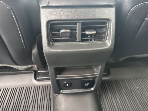 Used 2024 Ford Edge SEL w/ Convenience Package image 27