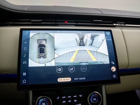 Used 2023 Land Rover Range Rover SE image 23