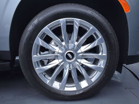 Certified 2024 Cadillac Escalade ESV Premium Luxury AWD/4WD image 39