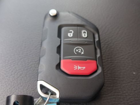 Used 2025 Jeep Wrangler Unlimited Sahara AWD/4WD image 31