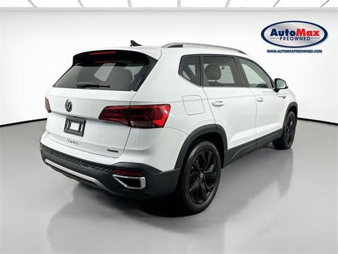 Used 2022 Volkswagen Taos SE image 2