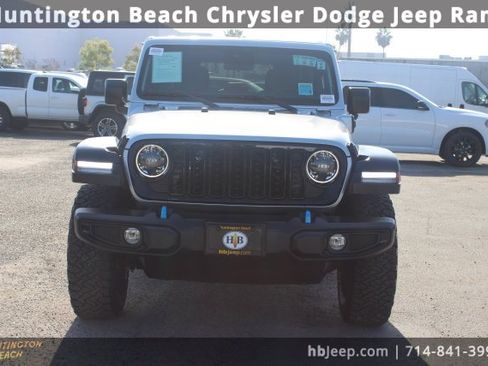 Used 2024 Jeep Wrangler Unlimited image 2
