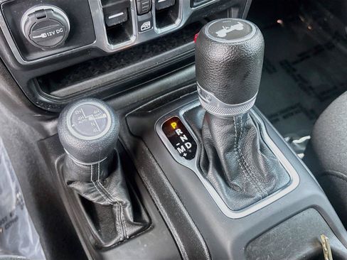 Used 2024 Jeep Wrangler Unlimited Sahara AWD/4WD image 16
