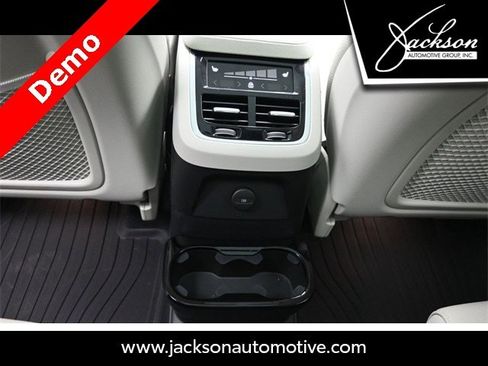 Certified 2024 Volvo XC90 T8 Plus w/ Protection Package Premier image 22
