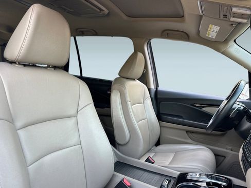 Used 2017 Honda Pilot Touring image 32