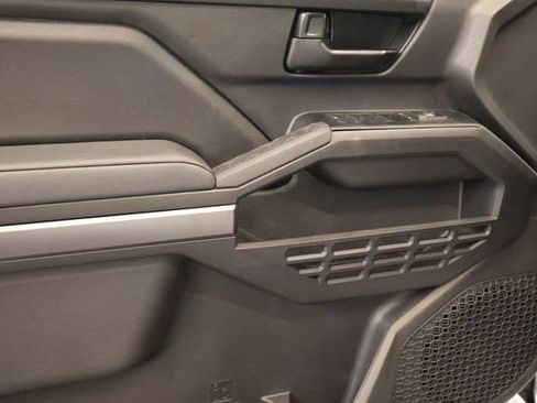 New 2025 Toyota Tacoma SR5 image 7