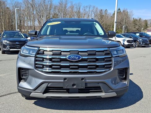 Certified 2025 Ford Explorer Active AWD/4WD image 2