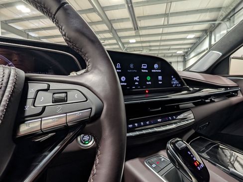 Used 2024 Cadillac Escalade V w/ LPO, ONYX Package image 31