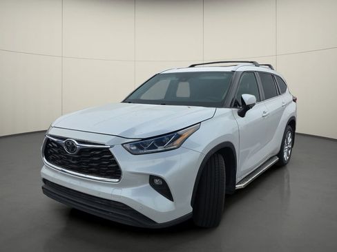 Used 2023 Toyota Highlander Limited image 4