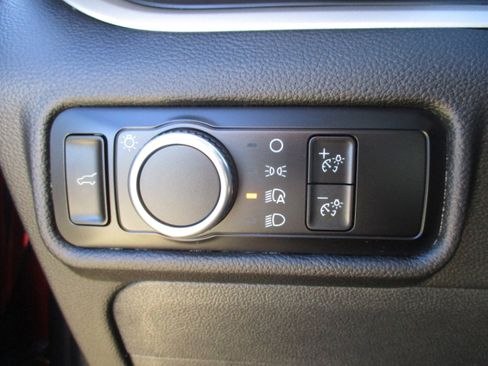 Used 2023 Ford Explorer XLT image 32