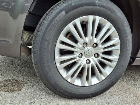 Used 2015 Chrysler Town & Country Touring-L w/ Driver Convenience Group FWD image 33