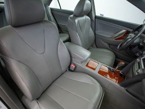 Used 2011 Toyota Camry XLE w/ XLE Extra-Value Pkg #2 image 21