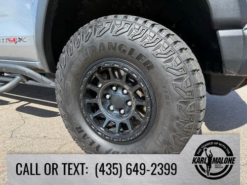 Used 2024 GMC Canyon AT4X w/ AT4X AEV Edition AWD/4WD image 10