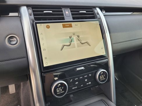 Used 2024 Land Rover Discovery S image 19