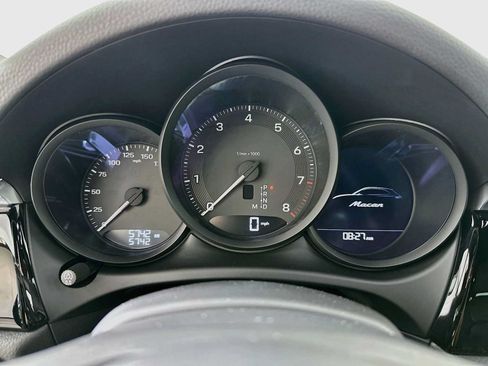 Certified 2026 Porsche Macan AWD/4WD image 15