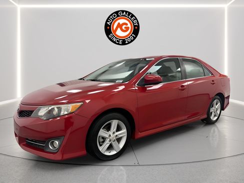 Used 2012 Toyota Camry SE FWD image 8