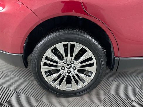 Used 2024 Toyota Venza Limited image 31