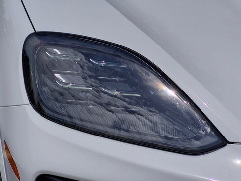 Certified 2024 Porsche Cayenne Coupe AWD/4WD image 27