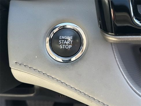 Used 2023 Toyota Highlander Limited image 26