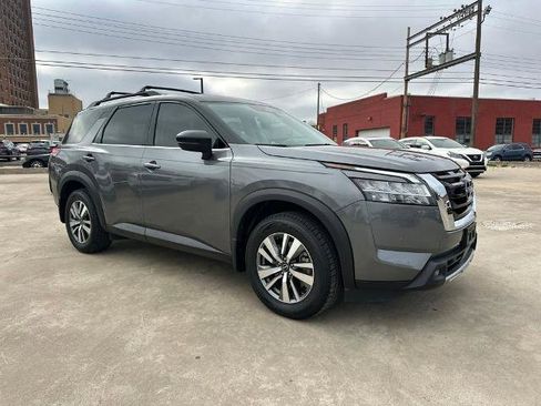 Certified 2023 Nissan Pathfinder SL image 8