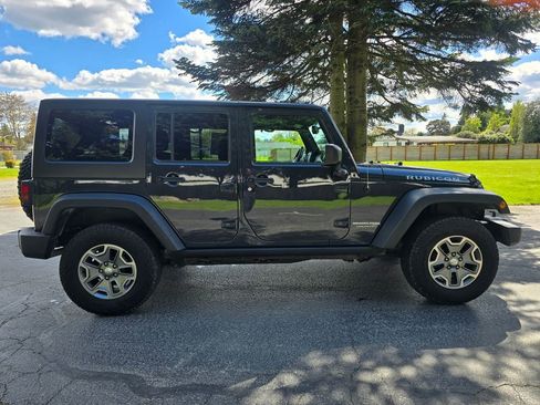 Used 2018 Jeep Wrangler Unlimited Rubicon w/ Connectivity Group AWD/4WD image 7