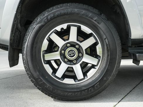 Used 2024 Toyota 4Runner TRD Off-Road Premium image 27